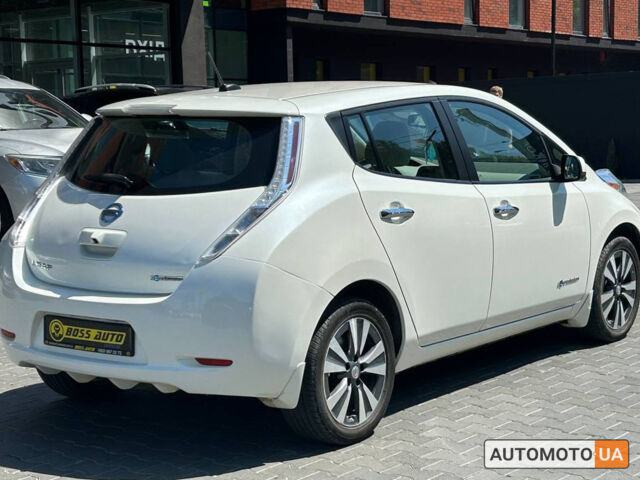 Белый Ниссан Лиф, объемом двигателя 30 л и пробегом 87 тыс. км за 8900 $, фото 5 на Automoto.ua