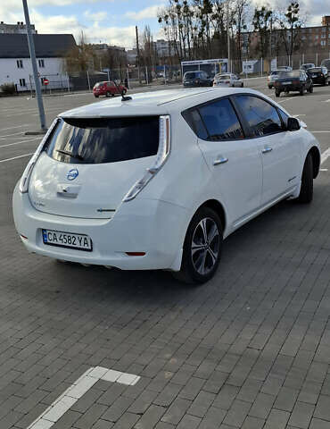 Білий Ніссан Ліф, об'ємом двигуна 0 л та пробігом 103 тис. км за 7999 $, фото 5 на Automoto.ua