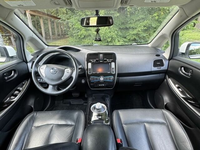 Белый Ниссан Лиф, объемом двигателя 0 л и пробегом 69 тыс. км за 8500 $, фото 4 на Automoto.ua