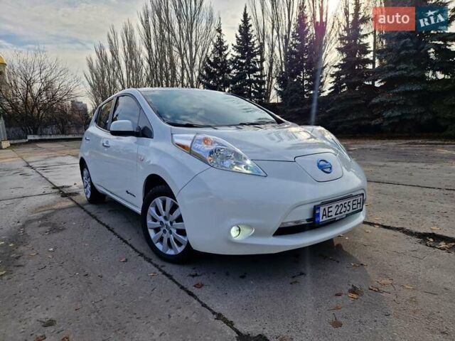 Белый Ниссан Лиф, объемом двигателя 0 л и пробегом 90 тыс. км за 7500 $, фото 7 на Automoto.ua