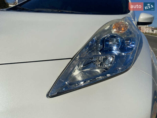 Білий Ніссан Ліф, об'ємом двигуна 0 л та пробігом 53 тис. км за 7700 $, фото 46 на Automoto.ua