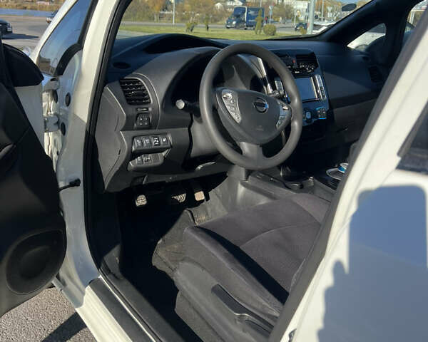 Белый Ниссан Лиф, объемом двигателя 0 л и пробегом 101 тыс. км за 7900 $, фото 7 на Automoto.ua