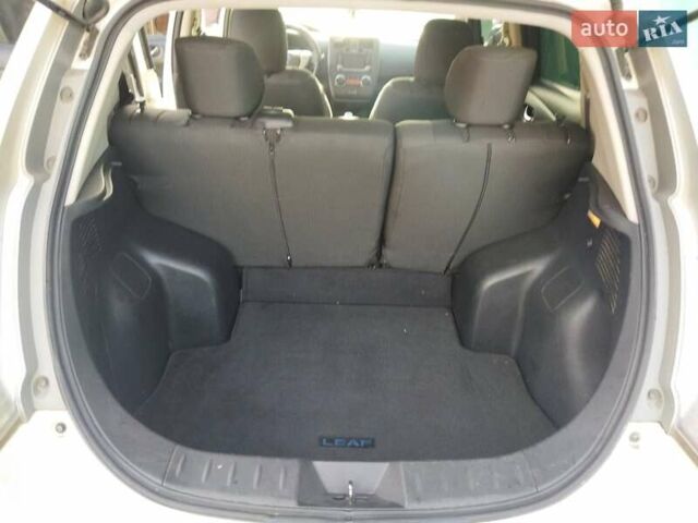 Белый Ниссан Лиф, объемом двигателя 0 л и пробегом 98 тыс. км за 11999 $, фото 16 на Automoto.ua