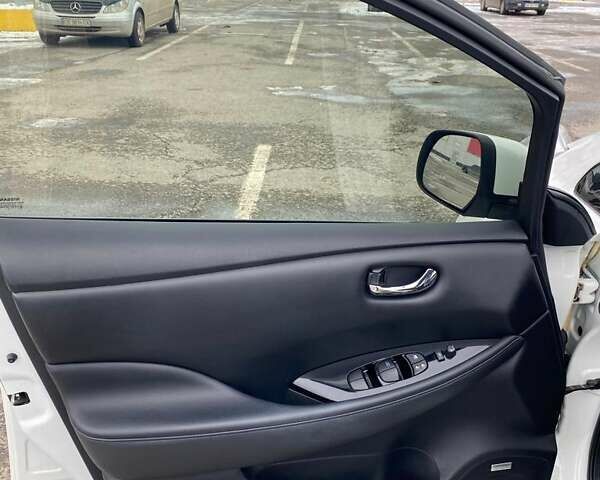 Белый Ниссан Лиф, объемом двигателя 0 л и пробегом 110 тыс. км за 14500 $, фото 14 на Automoto.ua