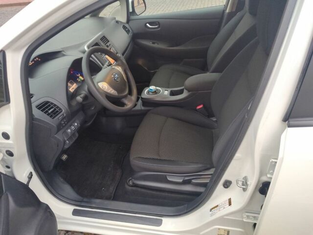 Білий Ніссан Ліф, об'ємом двигуна 0 л та пробігом 120 тис. км за 9000 $, фото 7 на Automoto.ua