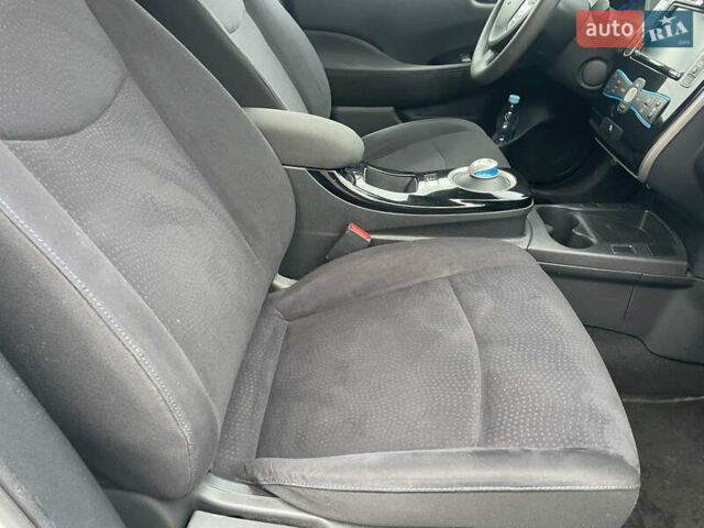 Белый Ниссан Лиф, объемом двигателя 0 л и пробегом 104 тыс. км за 6800 $, фото 16 на Automoto.ua