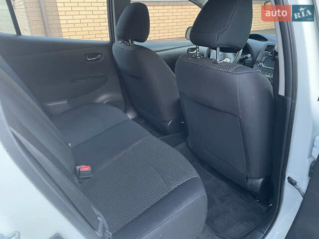 Белый Ниссан Лиф, объемом двигателя 0 л и пробегом 95 тыс. км за 14500 $, фото 4 на Automoto.ua