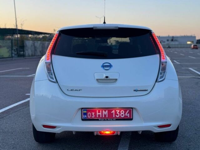 Білий Ніссан Ліф, об'ємом двигуна 0 л та пробігом 104 тис. км за 7700 $, фото 5 на Automoto.ua