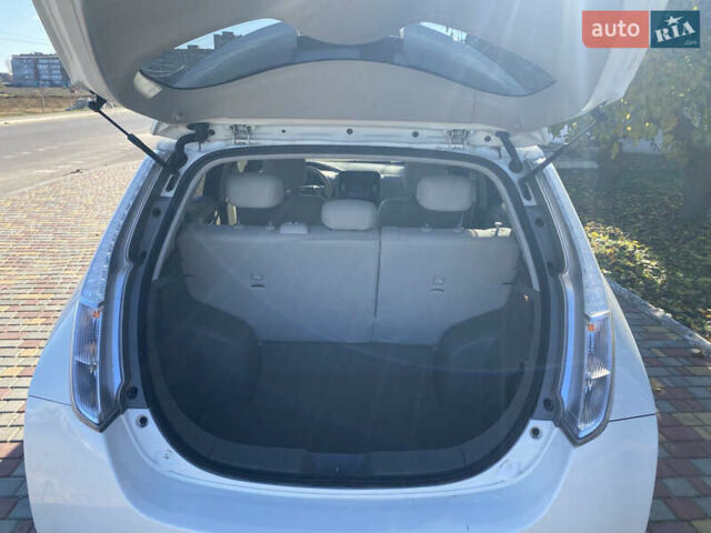 Білий Ніссан Ліф, об'ємом двигуна 0 л та пробігом 53 тис. км за 7700 $, фото 18 на Automoto.ua