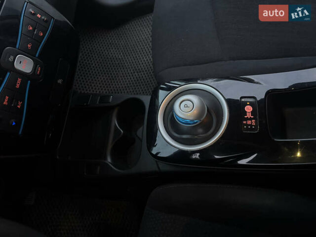 Белый Ниссан Лиф, объемом двигателя 0 л и пробегом 153 тыс. км за 6000 $, фото 11 на Automoto.ua