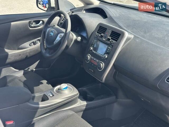 Білий Ніссан Ліф, об'ємом двигуна 0 л та пробігом 114 тис. км за 6690 $, фото 28 на Automoto.ua