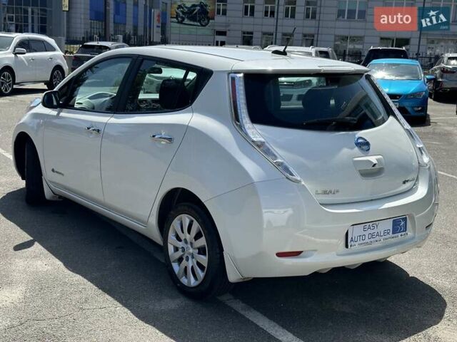 Білий Ніссан Ліф, об'ємом двигуна 0 л та пробігом 114 тис. км за 6690 $, фото 5 на Automoto.ua