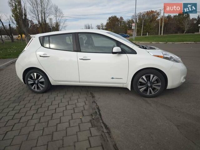 Белый Ниссан Лиф, объемом двигателя 0 л и пробегом 27 тыс. км за 8999 $, фото 16 на Automoto.ua