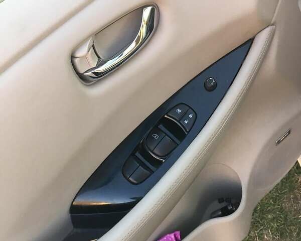 Белый Ниссан Лиф, объемом двигателя 0 л и пробегом 100 тыс. км за 6300 $, фото 6 на Automoto.ua