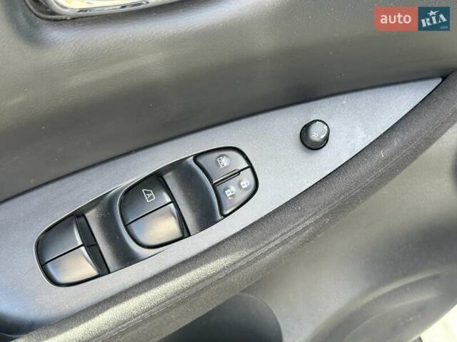 Білий Ніссан Ліф, об'ємом двигуна 0 л та пробігом 114 тис. км за 6690 $, фото 17 на Automoto.ua