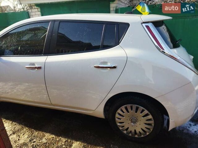 Белый Ниссан Лиф, объемом двигателя 0 л и пробегом 98 тыс. км за 11999 $, фото 5 на Automoto.ua