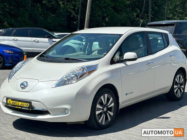 Белый Ниссан Лиф, объемом двигателя 30 л и пробегом 87 тыс. км за 8900 $, фото 2 на Automoto.ua