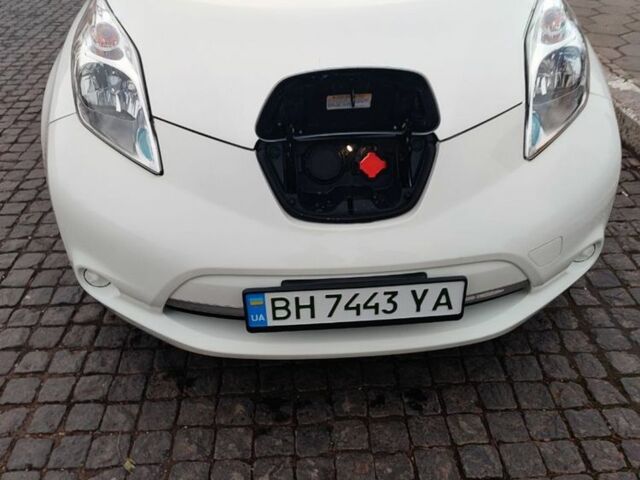 Білий Ніссан Ліф, об'ємом двигуна 0 л та пробігом 120 тис. км за 9000 $, фото 5 на Automoto.ua
