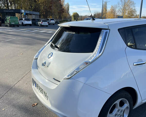 Белый Ниссан Лиф, объемом двигателя 0 л и пробегом 101 тыс. км за 7900 $, фото 3 на Automoto.ua