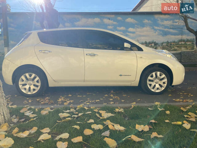 Білий Ніссан Ліф, об'ємом двигуна 0 л та пробігом 53 тис. км за 7700 $, фото 35 на Automoto.ua
