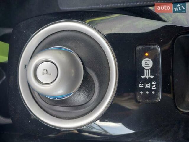 Білий Ніссан Ліф, об'ємом двигуна 0 л та пробігом 85 тис. км за 10000 $, фото 5 на Automoto.ua