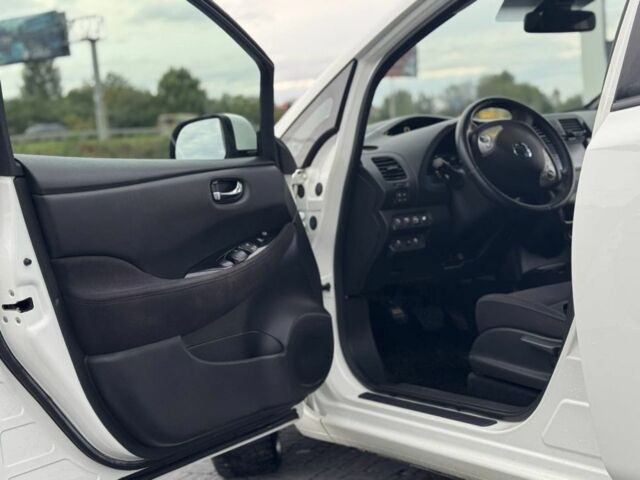 Білий Ніссан Ліф, об'ємом двигуна 0 л та пробігом 125 тис. км за 7400 $, фото 22 на Automoto.ua