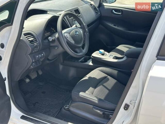 Білий Ніссан Ліф, об'ємом двигуна 0 л та пробігом 114 тис. км за 6690 $, фото 14 на Automoto.ua