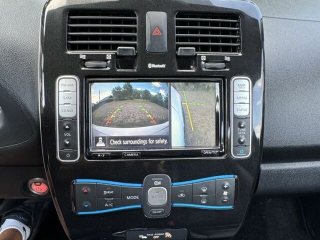 Белый Ниссан Лиф, объемом двигателя 0 л и пробегом 69 тыс. км за 8500 $, фото 6 на Automoto.ua