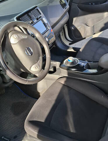 Білий Ніссан Ліф, об'ємом двигуна 0 л та пробігом 103 тис. км за 7999 $, фото 7 на Automoto.ua