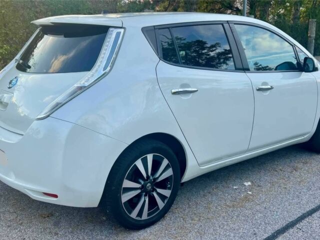 Белый Ниссан Лиф, объемом двигателя 0 л и пробегом 77 тыс. км за 6200 $, фото 4 на Automoto.ua