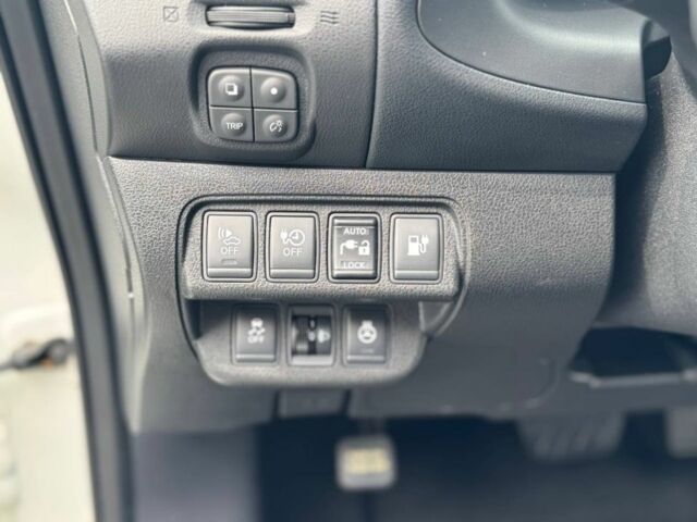 Білий Ніссан Ліф, об'ємом двигуна 0 л та пробігом 125 тис. км за 7400 $, фото 6 на Automoto.ua