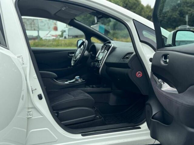 Білий Ніссан Ліф, об'ємом двигуна 0 л та пробігом 125 тис. км за 7400 $, фото 8 на Automoto.ua