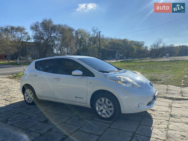 Білий Ніссан Ліф, об'ємом двигуна 0 л та пробігом 53 тис. км за 7700 $, фото 47 на Automoto.ua