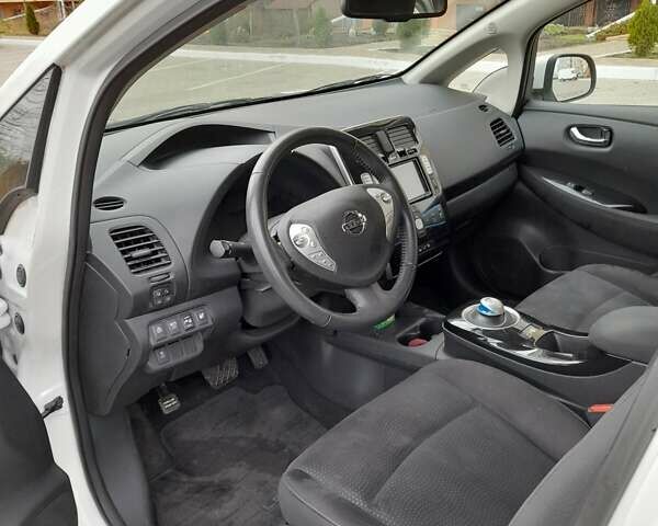 Білий Ніссан Ліф, об'ємом двигуна 0 л та пробігом 120 тис. км за 7200 $, фото 7 на Automoto.ua