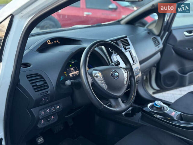 Белый Ниссан Лиф, объемом двигателя 0 л и пробегом 91 тыс. км за 7400 $, фото 6 на Automoto.ua