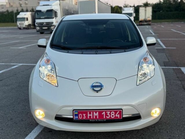 Білий Ніссан Ліф, об'ємом двигуна 0 л та пробігом 104 тис. км за 7700 $, фото 4 на Automoto.ua