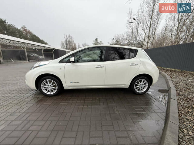 Белый Ниссан Лиф, объемом двигателя 0 л и пробегом 165 тыс. км за 7300 $, фото 3 на Automoto.ua