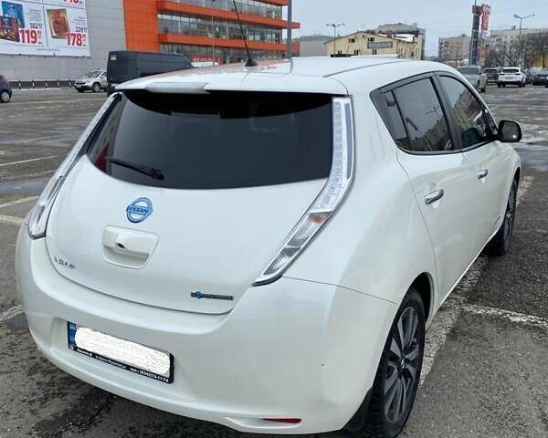 Белый Ниссан Лиф, объемом двигателя 0 л и пробегом 110 тыс. км за 14500 $, фото 5 на Automoto.ua