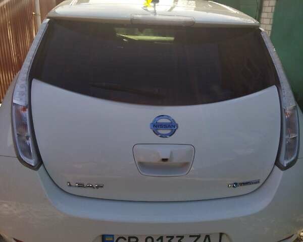 Белый Ниссан Лиф, объемом двигателя 0 л и пробегом 98 тыс. км за 11999 $, фото 6 на Automoto.ua