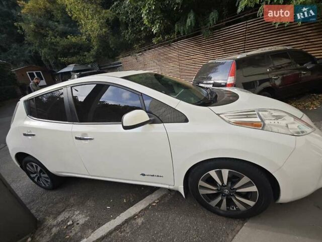 Белый Ниссан Лиф, объемом двигателя 0 л и пробегом 166 тыс. км за 7000 $, фото 21 на Automoto.ua