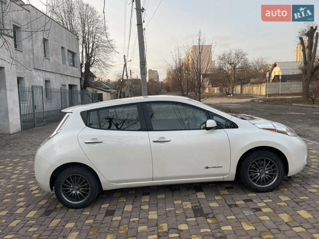 Белый Ниссан Лиф, объемом двигателя 0 л и пробегом 95 тыс. км за 14500 $, фото 11 на Automoto.ua
