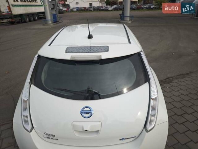 Белый Ниссан Лиф, объемом двигателя 0 л и пробегом 27 тыс. км за 8999 $, фото 9 на Automoto.ua