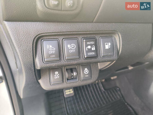 Белый Ниссан Лиф, объемом двигателя 0 л и пробегом 165 тыс. км за 7300 $, фото 36 на Automoto.ua