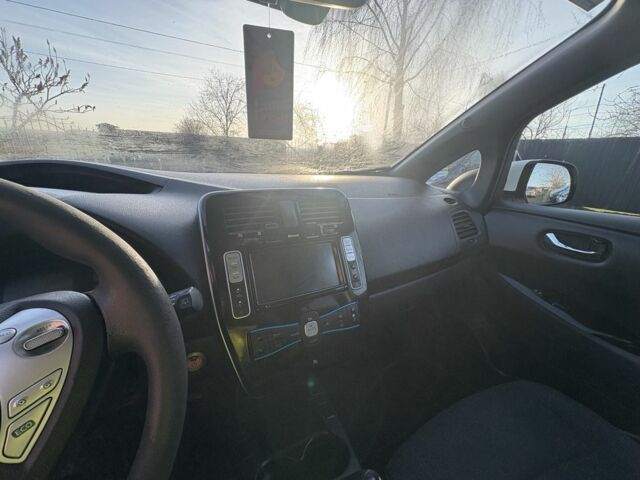 Белый Ниссан Лиф, объемом двигателя 0 л и пробегом 154 тыс. км за 6500 $, фото 19 на Automoto.ua