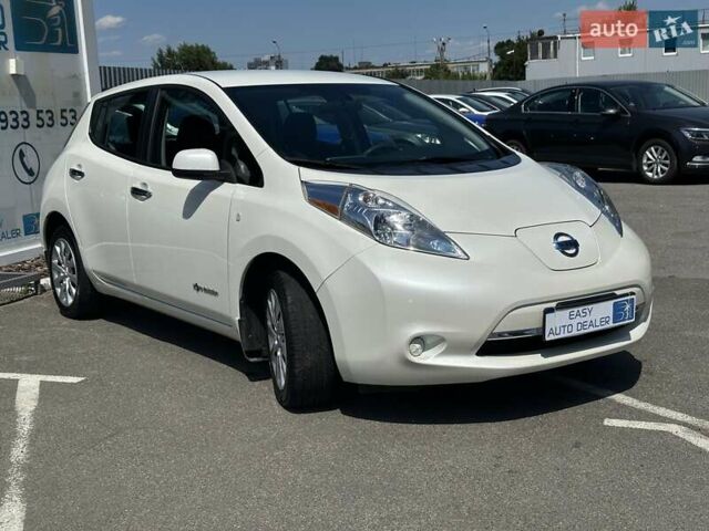 Білий Ніссан Ліф, об'ємом двигуна 0 л та пробігом 114 тис. км за 6690 $, фото 2 на Automoto.ua
