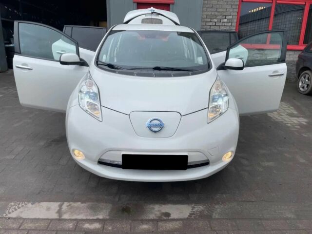 Белый Ниссан Лиф, объемом двигателя 0 л и пробегом 73 тыс. км за 4600 $, фото 2 на Automoto.ua