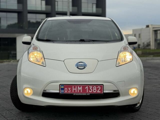 Білий Ніссан Ліф, об'ємом двигуна 0 л та пробігом 125 тис. км за 7400 $, фото 4 на Automoto.ua