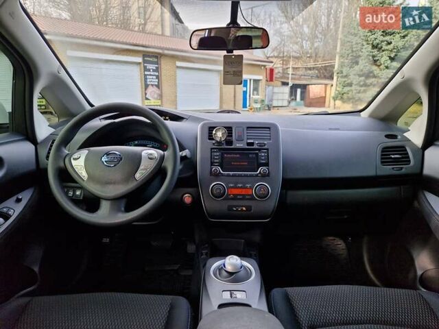 Белый Ниссан Лиф, объемом двигателя 0 л и пробегом 90 тыс. км за 7500 $, фото 23 на Automoto.ua