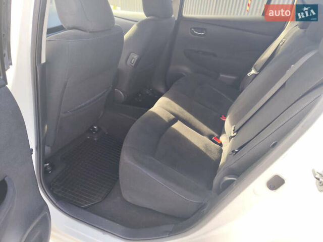 Белый Ниссан Лиф, объемом двигателя 0 л и пробегом 165 тыс. км за 7300 $, фото 23 на Automoto.ua