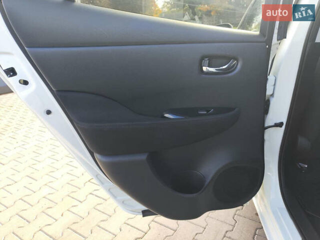 Белый Ниссан Лиф, объемом двигателя 0 л и пробегом 165 тыс. км за 7300 $, фото 32 на Automoto.ua